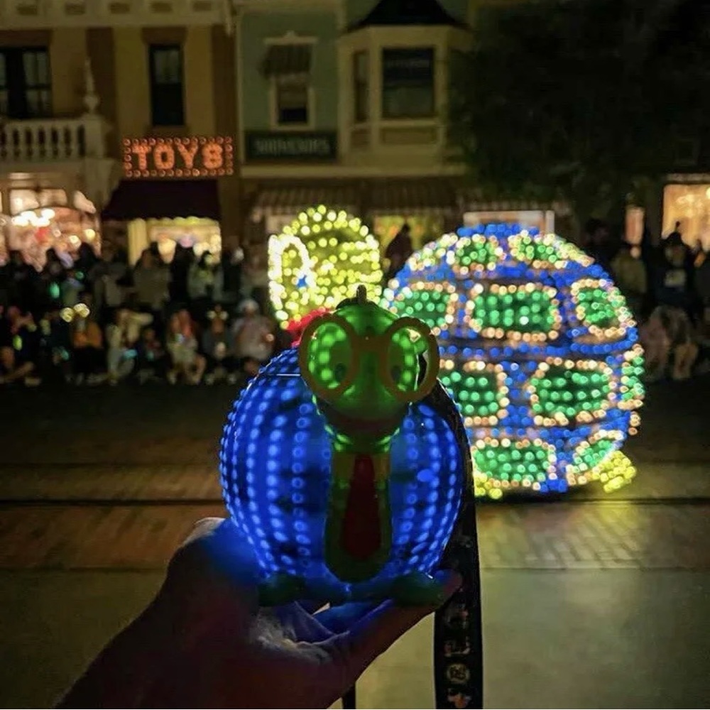 Disney - Disney's Electrical Parade - turtle sipper Official, Sealed